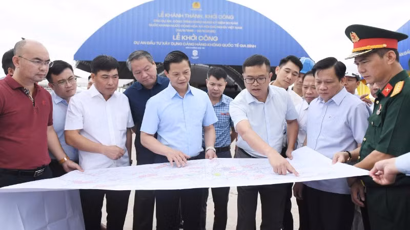 Chủ tịch Ủy ban nhân dân tỉnh Bắc Ninh Vương Quốc Tuấn kiểm tra tình hình triển khai dự án Cảng hàng không Quốc tế Gia Bình.