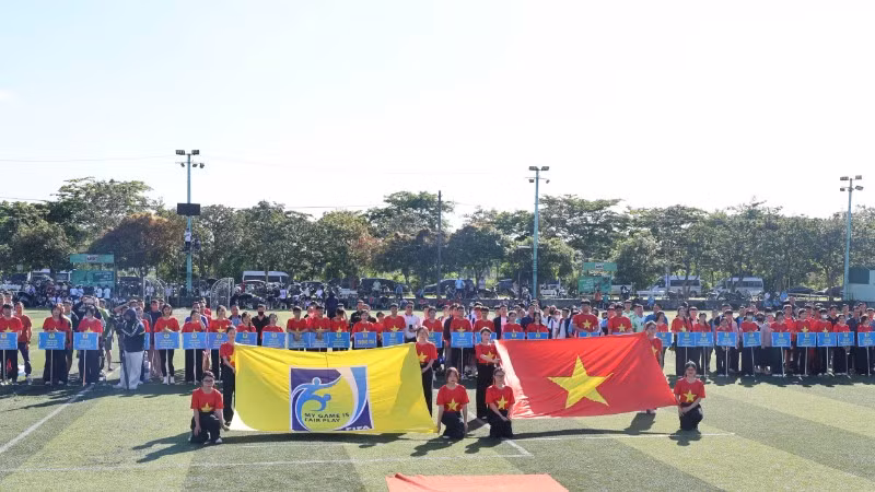 Ba mươi đội bóng nam, nữ tham gia Giải bóng đá nam, nữ công nhân lao động tỉnh Bắc Ninh lần thứ 2.
