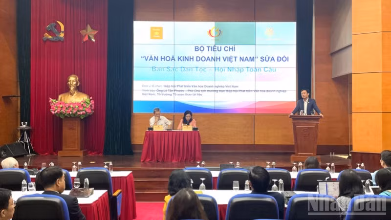 Quang cảnh họp báo. 
