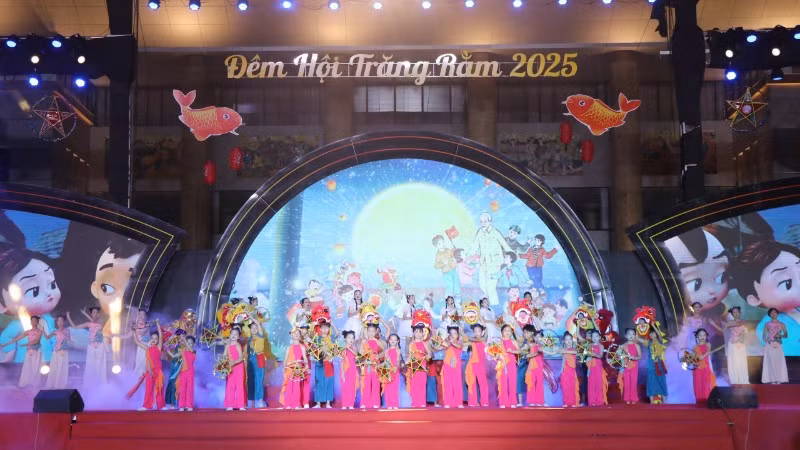 Thiếu nhi Bắc Ninh vui đêm hội Trăng Rằm- Lồng đèn thắp sáng ước mơ.