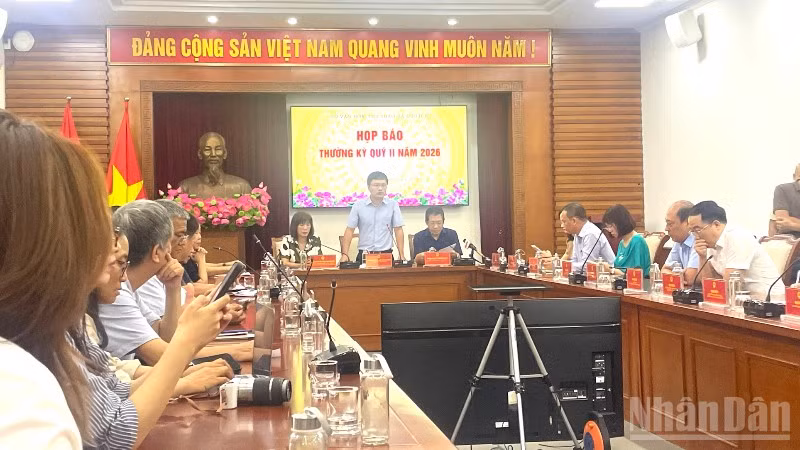 Quang cảnh họp báo thường kỳ quý II. 