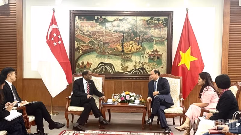 Thứ trưởng Thường trực Văn hóa, Thể thao và Du lịch Lê Hải Bình tiếp Ngài Jaya Ratnam, Đại sứ Singapore tại Việt Nam. 