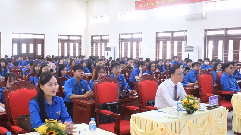 Chương trình được tổ chức trực tiếp, kết nối với 99 điểm cầu xã, phường với sự tham dự của hơn 3.200 cán bộ, đoàn viên, thanh niên.