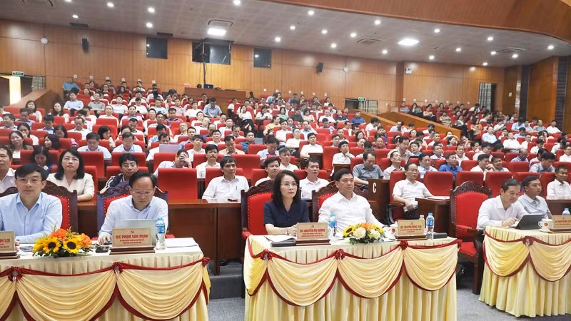Các đại biểu tại điểm cầu trung tâm của tỉnh Bắc Ninh.