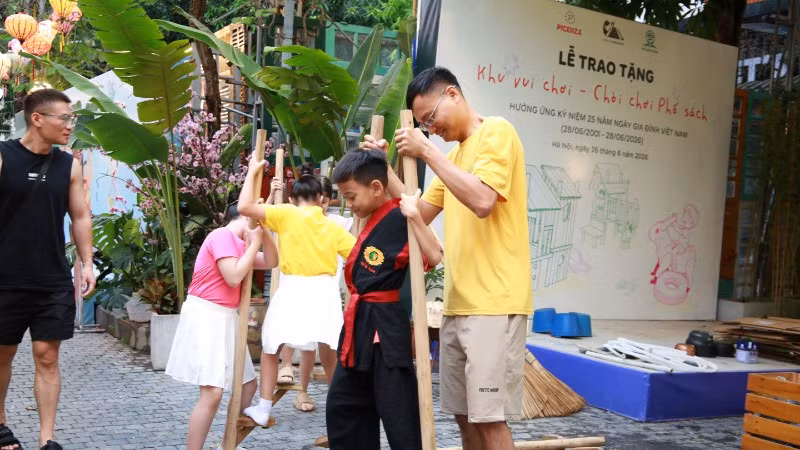 Trải nghiệm tại khu vui chơi Chòi chơi Phố sách. 