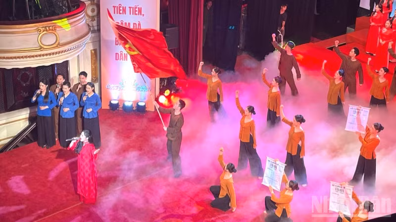 Đề xuất chọn ngày 24/11 hằng năm là “Ngày Văn hóa Việt Nam”. 