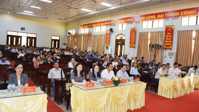 Quang cảnh buổi tiếp xúc cử tri tại xã Sơn Động, tỉnh Bắc Ninh.