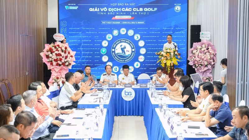 Quang cảnh buổi họp báo Giải Vô địch các câu lạc bộ Golf tại tỉnh Bắc Ninh.