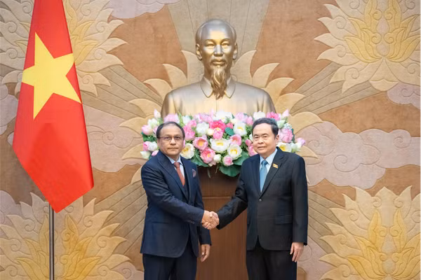 Chủ tịch Quốc hội Trần Thanh Mẫn và Tổng Chưởng lý Malaysia Tan Sri Mohd Dusuki Mokhtar. (Ảnh: PHẠM THẮNG)