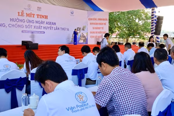 Quang cảnh Lễ mít-tinh. 
