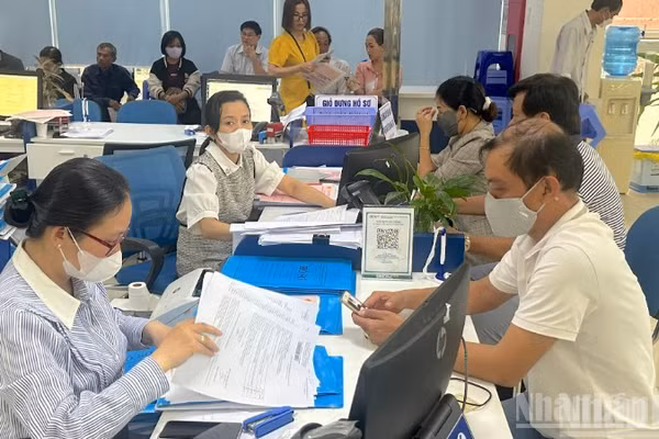 Sau sáp nhập, nhiều cán bộ, viên chức chuyển công tác đến trung tâm hành chính tỉnh Quảng Ngãi được hỗ trợ kinh phí.