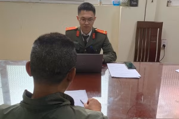 Công an tỉnh Quảng Ninh làm việc với chủ tài khoản Facebook có hành vi chia sẻ, bình luận bài viết trên các kênh của đối tượng phản động Lê Trung Khoa, trang "thoibao.de"…