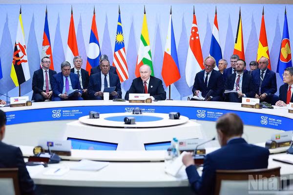 Phiên họp toàn thể Hội nghị Cấp cao kỷ niệm 35 năm quan hệ ASEAN-Nga.
