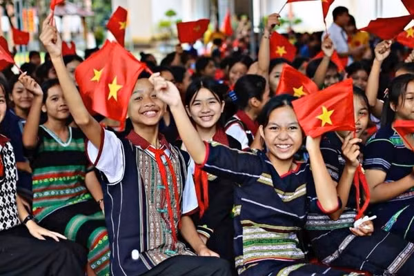 Niềm vui của các em học sinh vùng đồng bào dân tộc thiểu số ở Lâm Đồng.