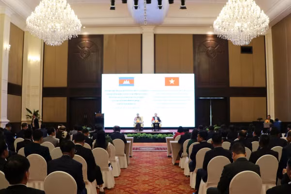 Quang cảnh buổi gặp gỡ. (Ảnh: HUY VŨ)