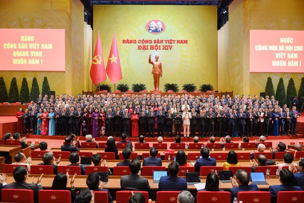 Ban Chấp hành Trung ương Đảng Cộng sản Việt Nam khóa XIV ra mắt Đại hội. (Ảnh: DUY LINH)