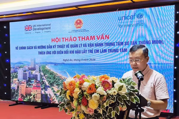 Ông Nguyễn Văn Tiến, Phó Cục trưởng Cục Quản lý đê điều và Phòng chống thiên tai (Bộ Nông nghiệp và Môi trường) phát biểu tại Hội thảo. (Ảnh: Cục Quản lý đê điều và Phòng, chống thiên tai)
