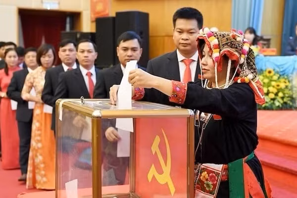 "Nêu gương" đã được Chủ tịch Hồ Chí Minh xác định là một phương thức lãnh đạo của Ðảng và thành phần cốt yếu của văn hóa Ðảng. (Ảnh: Hoàng Lâm)