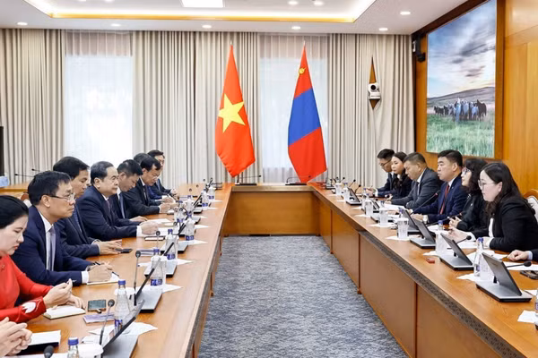 Chủ tịch Quốc hội Trần Thanh Mẫn tiếp Nhóm Nghị sĩ Hữu nghị Mông Cổ-Việt Nam. (Ảnh: Doãn Tấn/TTXVN)