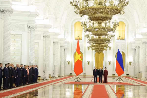 Tổng thống Nga Vladimir Putin chủ trì Lễ đón Tổng Bí thư, Chủ tịch nước Tô Lâm cùng Phu nhân và đoàn đại biểu cấp cao Việt Nam thăm cấp Nhà nước tới Liên bang Nga. (Ảnh: Thống Nhất/TTXVN)
