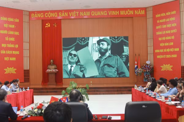 Hội thảo giới thiệu Video về cuộc đời và sự nghiệp của Chủ tịch Fidel Castro. (Ảnh: Viện Hàn lâm Khoa học xã hội Việt Nam) 