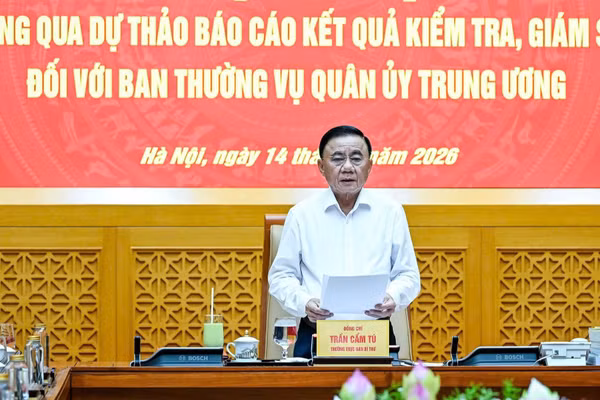 Thường trực Ban Bí thư Trần Cẩm Tú chủ trì hội nghị thông qua dự thảo báo cáo kết quả kiểm tra, giám sát đợt 3 đối với Ban Thường vụ Quân ủy Trung ương. (Ảnh: DUY LINH)