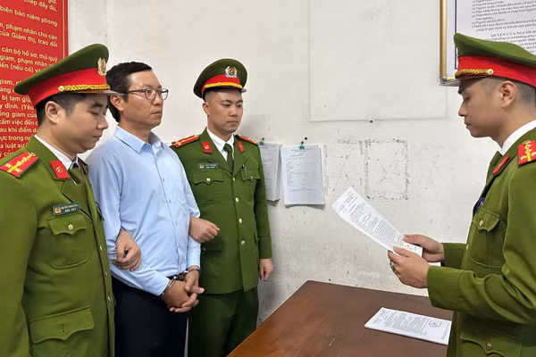 Khởi tố, bắt tạm giam đối tượng vi phạm quy định đấu thầu gây hậu quả nghiêm trọng. (Ảnh: Công an thành phố Quảng Ninh cung cấp)