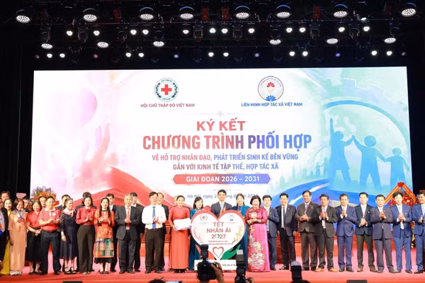 Lễ ký kết chương trình phối hợp giữa Hội Chữ thập đỏ Việt Nam và Liên minh Hợp tác xã Việt Nam. (Ảnh: CTV)