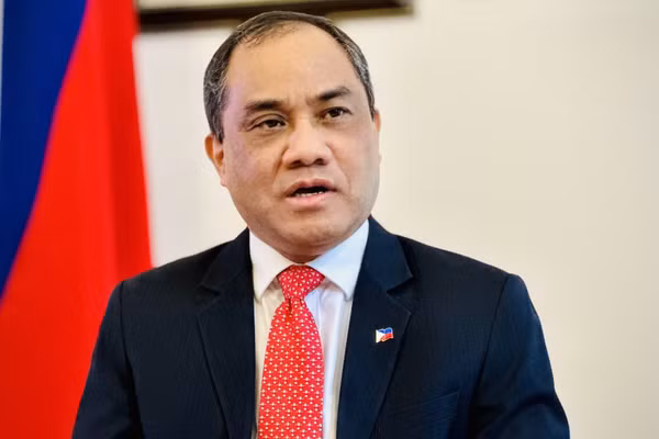 Đại sứ Philippines tại Việt Nam Francisco Noel R. Fernandez III trả lời phỏng vấn của phóng viên TTXVN. (Ảnh: Việt Đức/TTXVN)