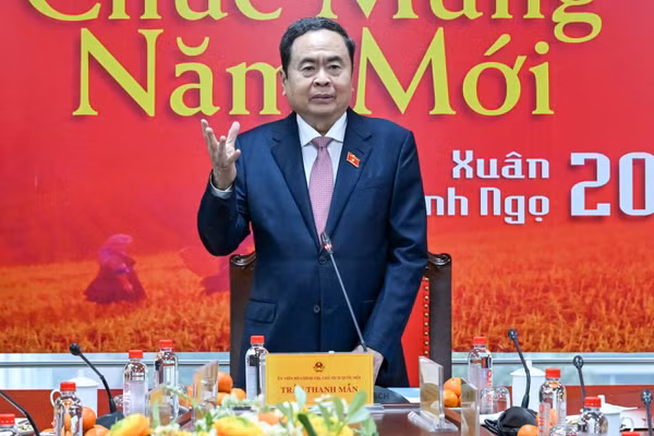 Chủ tịch Quốc hội Trần Thanh Mẫn phát biểu chúc Tết, giao nhiệm vụ cho Ủy ban Văn hóa và Xã hội. (Ảnh: Duy Linh)