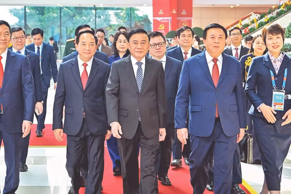 Thường trực Ban Bí thư Trần Cẩm Tú và các đại biểu dự Lễ khai trương Trung tâm Báo chí và chủ trì Họp báo quốc tế về Đại hội XIV của Đảng.
