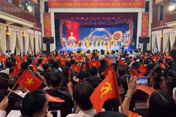 Quang cảnh Lễ trao giải cuộc thi chính luận bảo vệ nền tảng tư tưởng của Đảng lần thứ 6. (Ảnh: T.Trang)