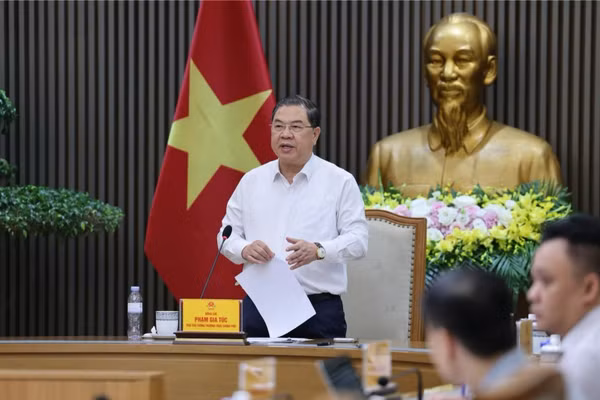Phó Thủ tướng Thường trực Chính phủ Phạm Gia Túc phát biểu kết luận cuộc họp về kết nối giao thông với Cảng hàng không quốc tế Gia Bình. (Ảnh: VGP)