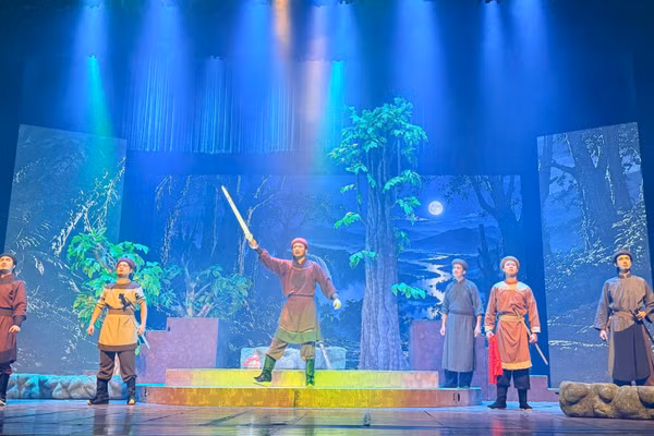 Vở “Huyền tích Hồ Gươm” là một điểm nhấn đặc biệt trong "Thời khắc". (Ảnh: NGỌC ĐINH)