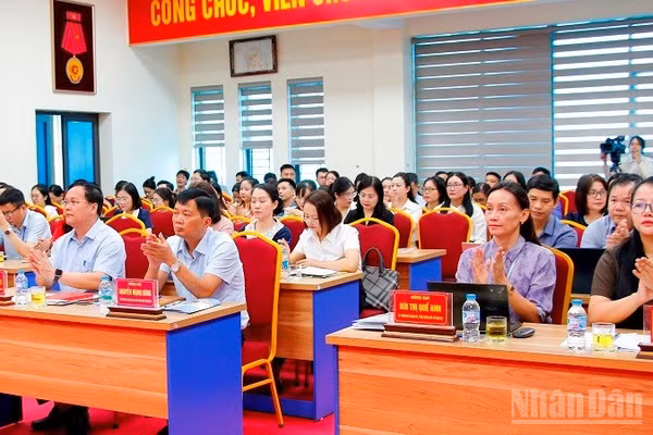 Đại biểu dự hội nghị triển khai rà soát, hoàn thiện vị trí việc làm, xác định nhu cầu nhân lực và xây dựng phương án biên chế tại tỉnh Điện Biên. (Ảnh: LÊ LAN)