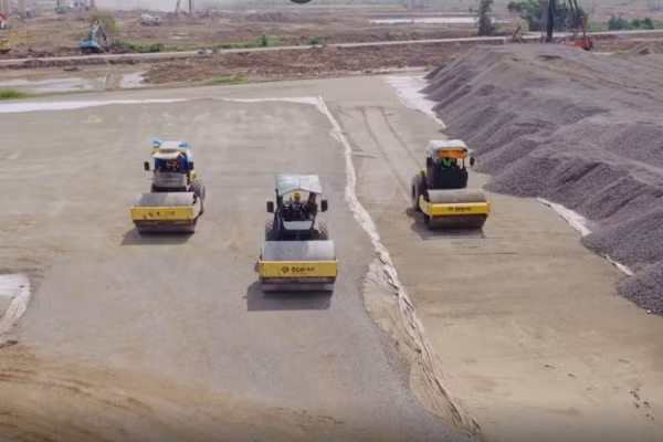 Các hạng mục tại Cảng Hàng không Quốc tế Gia Bình đang được triển khai gấp rút hướng tới mục tiêu sẵn sàng phục vụ APEC 2027. (Ảnh: MAI)