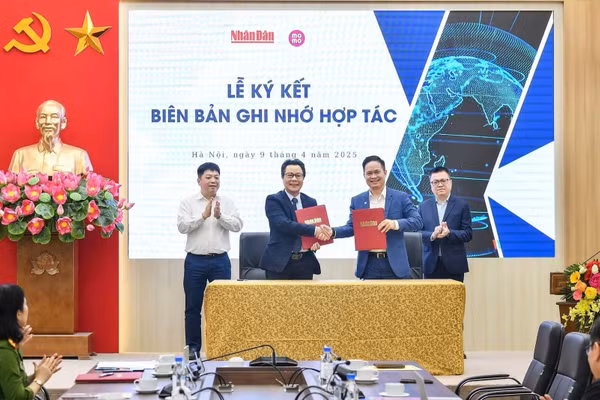 Báo Nhân Dân ký kết hợp tác với Cục Cảnh sát Quản lý hành chính về trật tự xã hội (C06) - Bộ Công an đưa các tin, bài, chuyên mục của Báo Nhân Dân lên ứng dụng VNeID. (Ảnh: Báo Nhân Dân)
