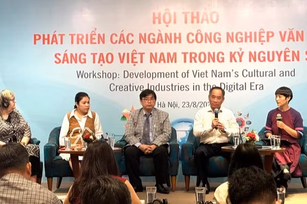 Các diễn giả trao đổi tại Hội thảo "Phát triển các ngành công nghiệp văn hóa, sáng tạo Việt Nam trong kỷ nguyên số". (Ảnh: Diệp Anh)