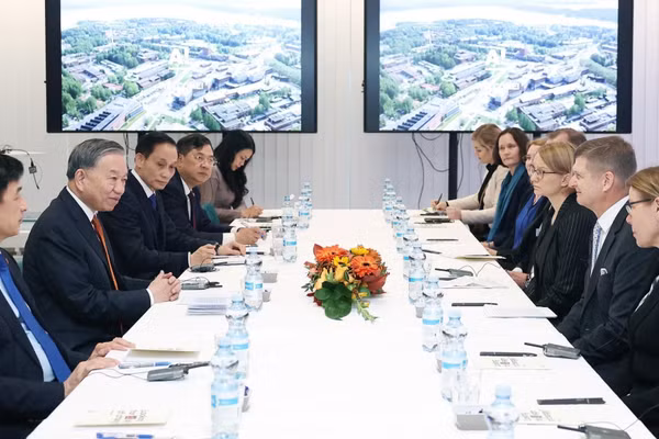 Tổng Bí thư Tô Lâm làm việc với Ban lãnh đạo Đại học Aalto. (Ảnh: Thống Nhất/TTXVN)