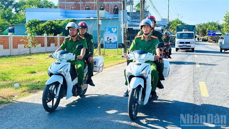 ndo_br_cong-an-xa-tan-thuy-tuan-tra-dam-bao-antt.jpg