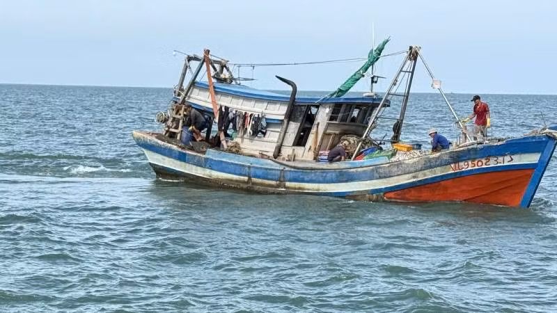 Phương tiện khai thác thủy sản sai vùng quy định bị phát hiện, xử lý.