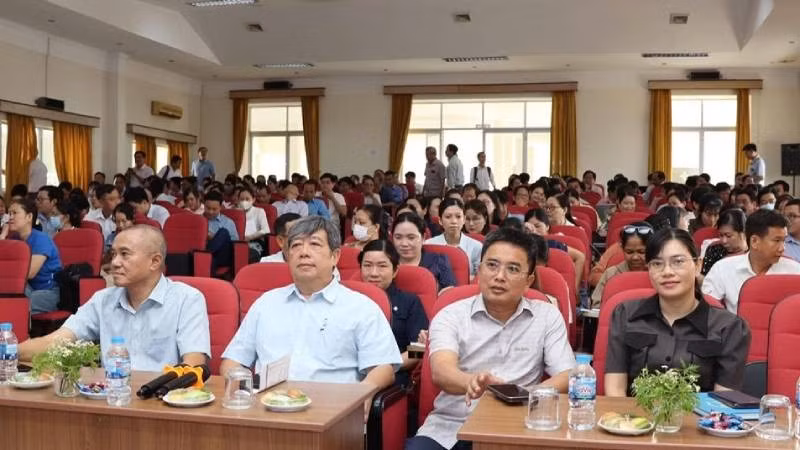 Đại biểu tham dự lớp tập huấn về xây dựng giá dịch vụ khám, chữa bệnh tại các cơ sở y tế công lập. (Ảnh: HOÀNG TRUNG)