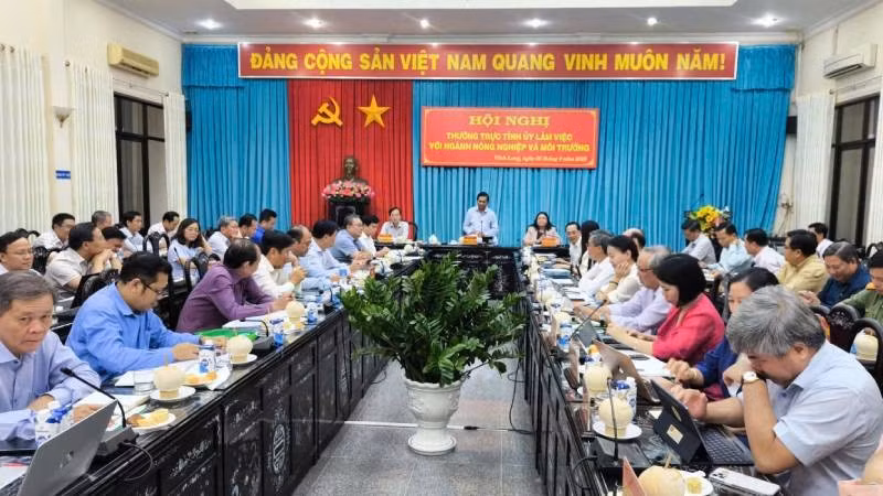 Thường trực Tỉnh ủy Vĩnh Long làm việc với ngành Nông nghiệp và Môi trường về thực hiện Nghị quyết Tỉnh ủy 6 tháng đầu năm.