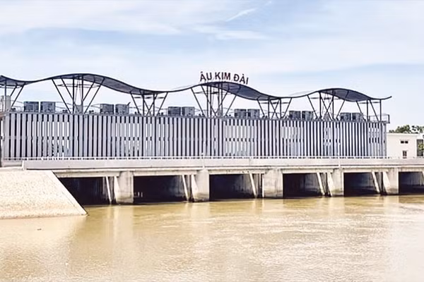 Âu Kim Đài là công trình thủy lợi được ví như “tấm van vàng” kiểm soát mặn và phục vụ tưới tiêu cho phía nam tỉnh Ninh Bình. (Ảnh: YẾN TRINH)