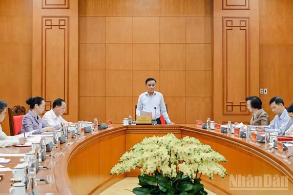 Đồng chí Trần Cẩm Tú, Ủy viên Bộ Chính trị, Thường trực Ban Bí thư, Trưởng ban Chỉ đạo Trung ương kỷ niệm các ngày lễ lớn và sự kiện lịch sử quan trọng của đất nước giai đoạn 2026-2030 chủ trì phiên họp Ban Chỉ đạo lần thứ nhất. (Ảnh: Duy Linh)