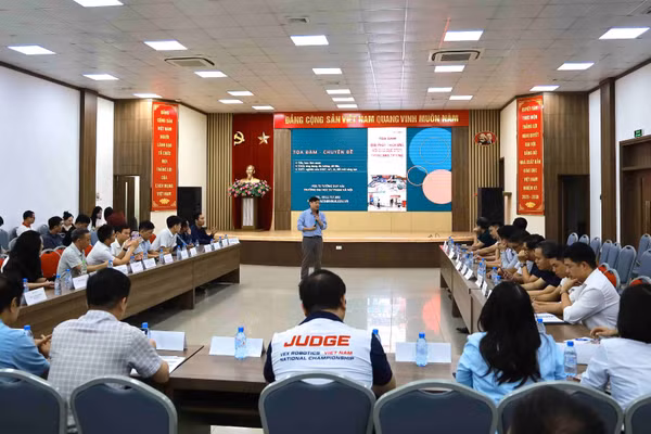Toàn cảnh tọa đàm. (Ảnh: MẠNH XUÂN)