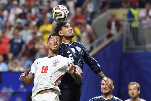 Trận bán kết Argentina (áo xanh) thắng Anh 2-1. (Ảnh: TÂN HOA XÃ)