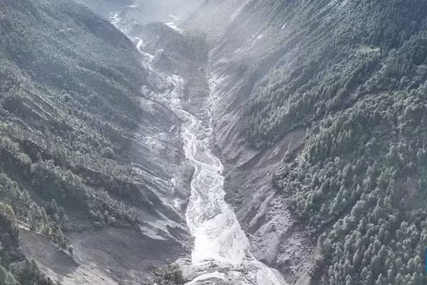 Một khu vực bị sạt lở đất ở Nepal. (Ảnh: Tân Hoa Xã)