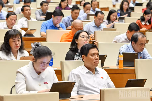 Quốc hội làm việc tại hội trường. (Ảnh: THỦY NGUYÊN)
