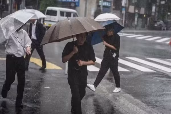 Một cơn bão gây mưa lớn tại Nhật Bản. (Ảnh: THX/TTXVN) 